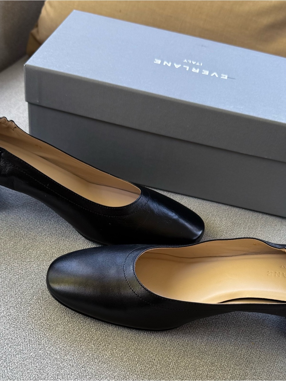 EVERLANE “THE DAY” Heel all leather block heel pump. New. Never worn. Black. 8.5 - Picture 4 of 8